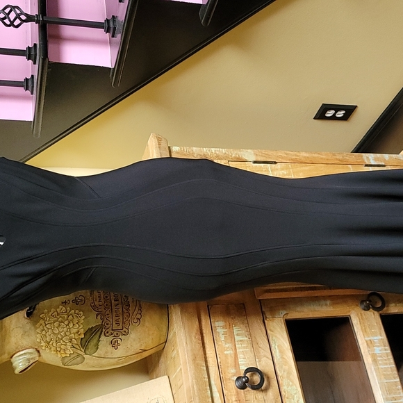 NWT Betsy & Adam V Neck Mermaid Gown - SZ 6 - Picture 3 of 9